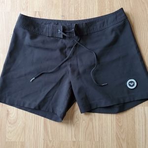 🦙 4/$25 Roxy board shorts